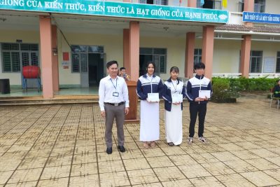 Khen thưởng các tập thể đạt thành tích cao trong tháng 11- Chào mừng 38 năm ngày Nhà giáo Việt Nam 20/11