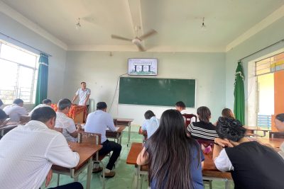 Trường THPT Đắk Glong tổ chức hội nghị quán triệt Nghị quyết 10-NQ/TW ngày 8/6/2026 về phát triển  kinh tế có vốn đầu tư nước ngoài