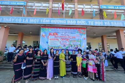 TRƯỜNG THPT ĐẮK GLONG RỰC RỠ SẮC MÀU TRANG PHỤC TRUYỀN THỐNG HƯỞNG ỨNG NGÀY VĂN HÓA CÁC DÂN TỘC VIỆT NAM