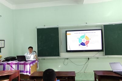 Tập huấn chương trình giáo giục phổ thông mới tại trường THPT Đắk Glong.