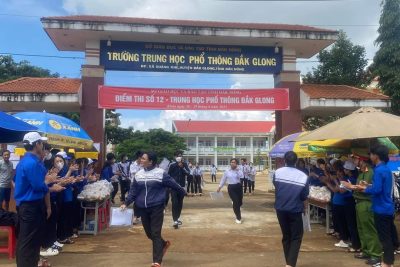 Đoàn viên thanh niên huyện Đắk Glong Đồng hành cùng các thí sinh trong kỳ thi tốt nghiệp THPT năm 2023