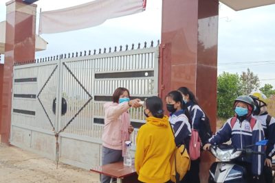 Trường THPT Đắk Glong đẩy mạnh công tác phòng chống dịch bệnh covid-19 trong tình hình mới.