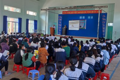 Trường THPT Đắk Glong tổ chức tư vấn hướng nghiệp cho học sinh khối 11 và tuyên truyền về ngày trái đất 2022.