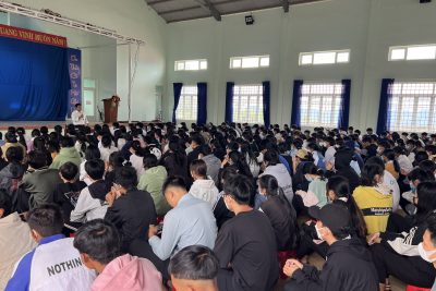 Trường THPT Đắk Glong tổ chức tư vấn lựa chọn môn học cho học sinh khối 10 năm học 2022- 2023.