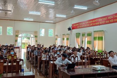 Trường THPT Đắk Glong tổ chức bồi dưỡng, tập huấn chính trị hè năm 2022