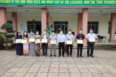 Trường THPT Đắk Glong tổ chức lễ chào cờ tuần 32 và lễ tuyên dương giáo viên dạy giỏi cấp tỉnh năm 2022.