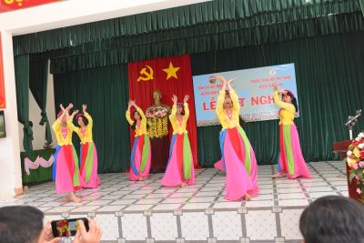 Lễ kết nghĩa giữa trường THPT Đắk Glong với Ban chỉ huy Quân sự huyện Đắk Glong