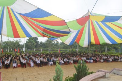 Trường THPT Đăk Glong long trọng tổ chức lễ khai giảng năm học 2015-2016