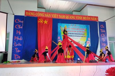 Trường THPT Đắk Glong phối hợp với Huyện đoàn Đắk Glong tổ chức cuộc thi Nữ sinh duyên dáng cấp huyện.