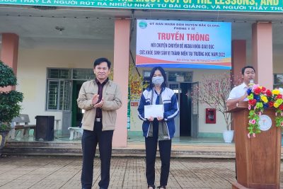 Trường THPT Đắk Glong tổ chức chào cờ đầu tuần học 21.
