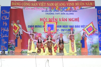Trường THPT Đắk Glong tổ chức hội diễn văn nghệ chào mừng 40 năm ngày nhà giáo Việt Nam 20/11.