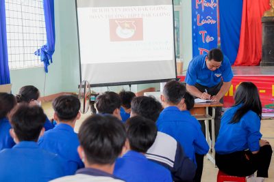 Trường THPT Đắk Glong tổ chức ngày hội đọc sách năm 2023 với chủ đề “đọc sách nâng cao trí tuệ”.