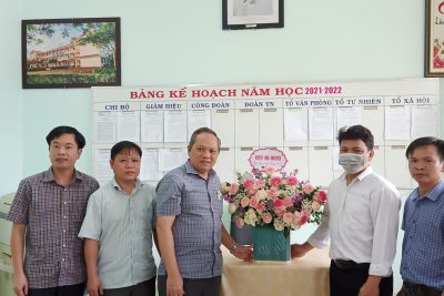 Lãnh đạo các cơ quan ban ngành Huyện Đắk Glong thăm và chúc mừng ngày Nhà giáo Việt Nam 20/11 tại trường THPT Đắk Glong.
