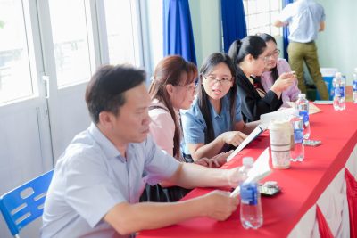 Trường THPT Đắk Glong tổ chức ngày hội sách và văn hóa đọc năm 2025 với chủ đề “Dấu ấn cội nguồn mở đường tương lai”