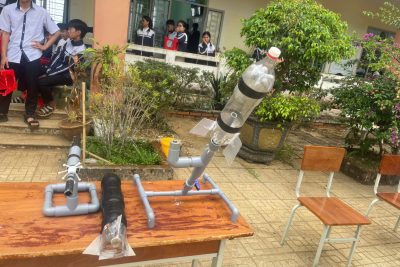 TRẢI NGHIỆM CÙNG VẬT LÝ ỨNG DỤNG VỚI 2K10